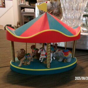 1990 HALLMARK CARDS CAROUSEL MERRY GO ROUND WITH 5 ANIMAL RIDES BRIGHT COLORS